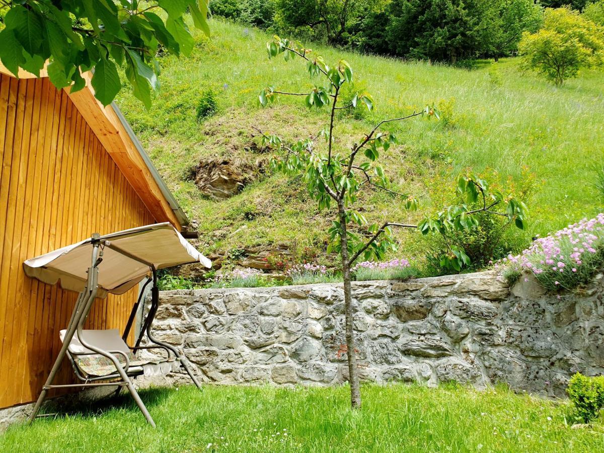 Apartment And Garden House Among The Mountains Podbrdo Exterior foto