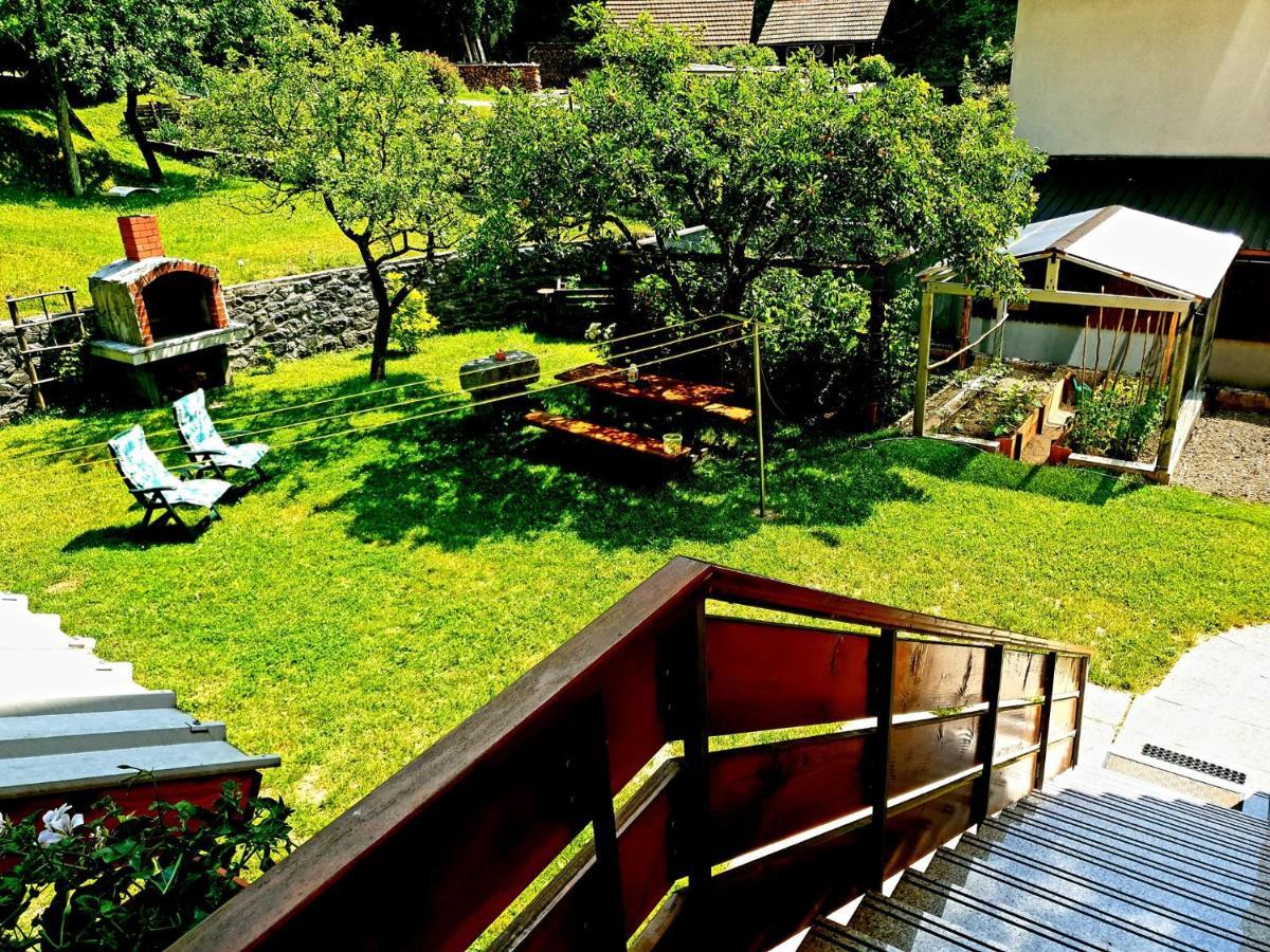 Apartment And Garden House Among The Mountains Podbrdo Exterior foto